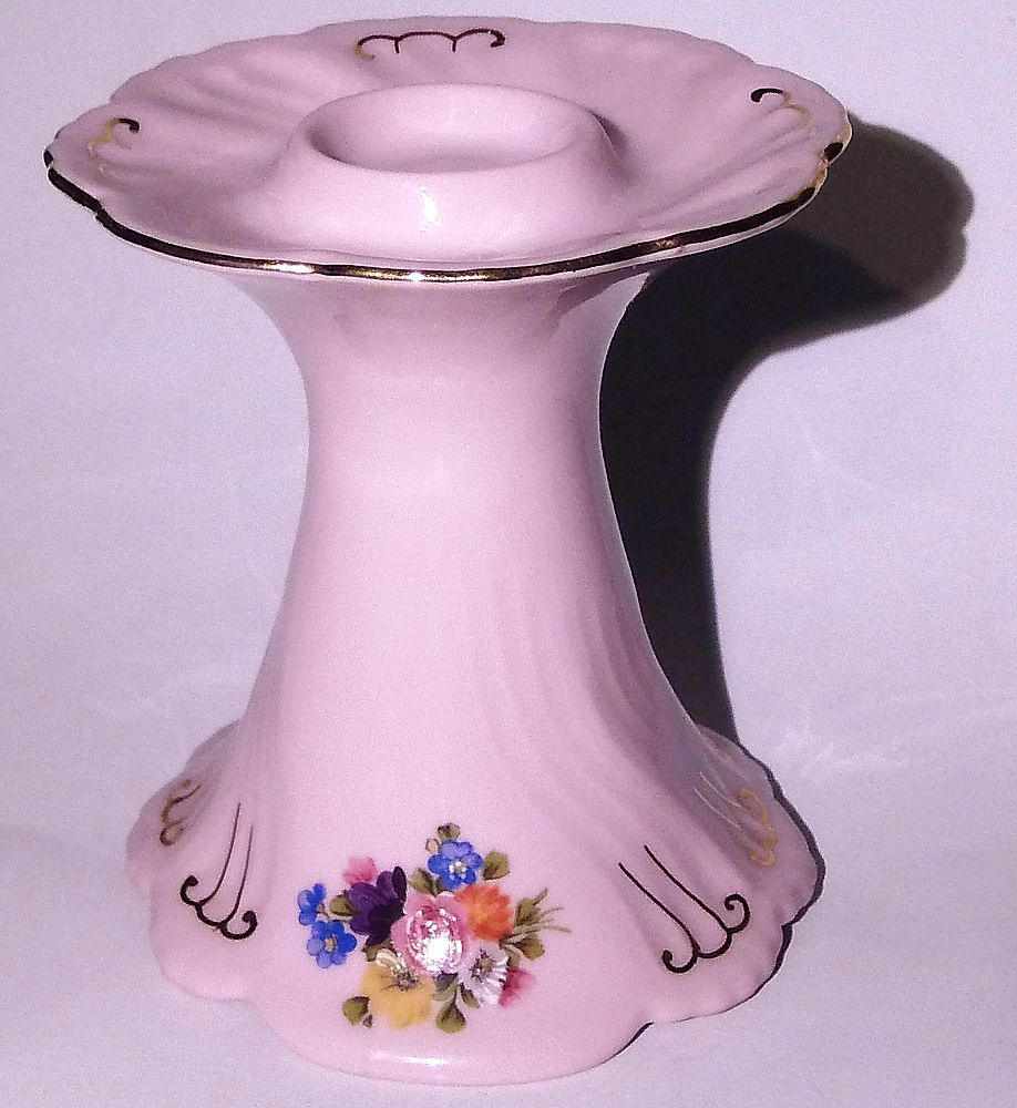 Svícen z růžového porcelánu Leander 1946